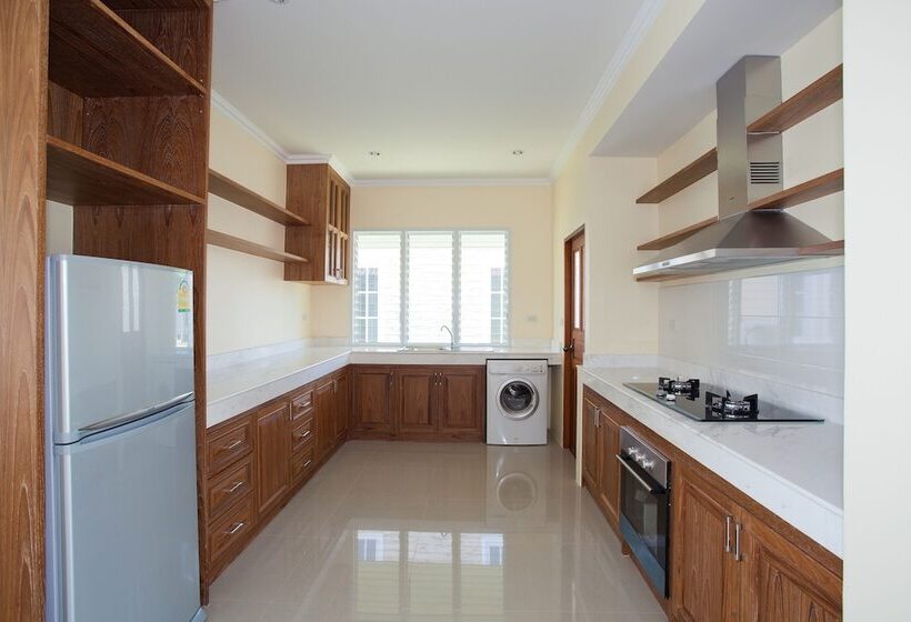Вилла 3 Спальни с Бассейном, Fisherman Way Beach Villa