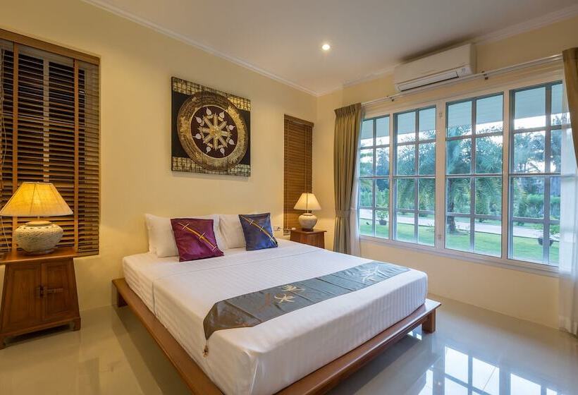 فيلا 3 غرف نوم مزودة بحمام سباحة, Fisherman Way Beach Villa