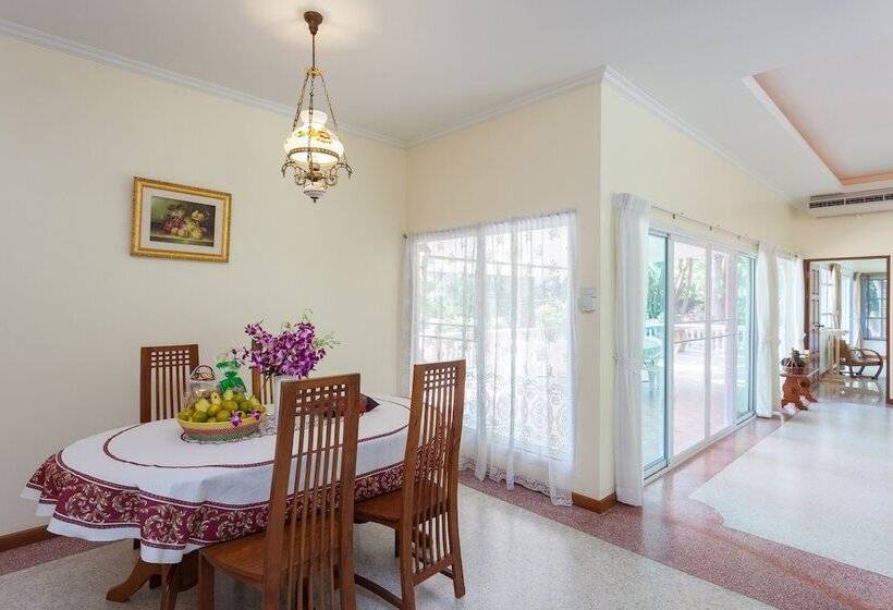 Вилла 4 Спальни, Fisherman Way Beach Villa