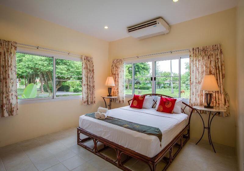 Вилла 3 Спальни с Бассейном, Fisherman Way Beach Villa