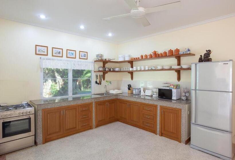 Вилла 4 Спальни, Fisherman Way Beach Villa
