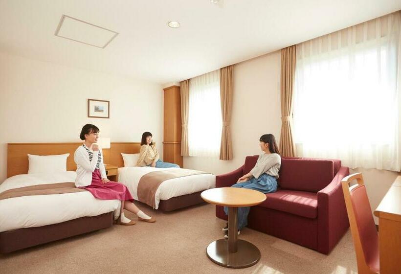 디럭스 룸, Folkloro Takahata