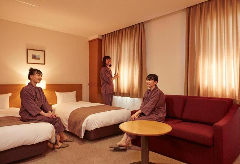 디럭스 룸, Folkloro Takahata