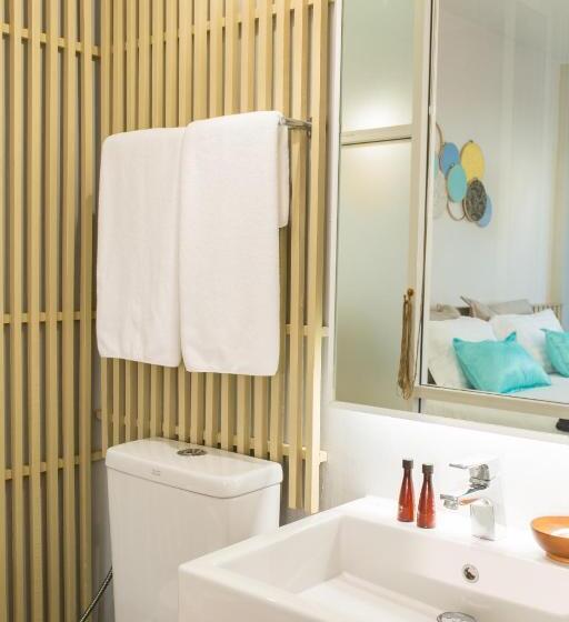 스위트 킹사이즈 침대, Lario Hotel Krabi Sha Extra Plus