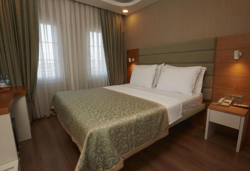 Habitación Estàndard Individual, Life Corner