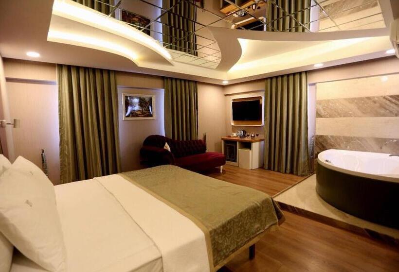 Suite Llit King, Life Corner