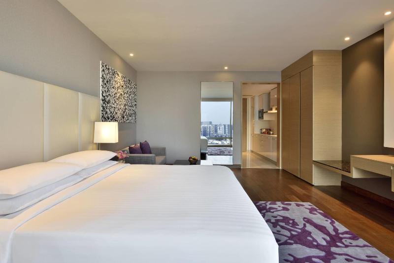 带大床的标准工作室, Marriott Executive Apartments Hyderabad