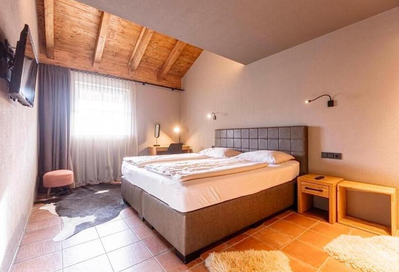 1 Bedroom Penthouse Apartment, Tauernsuites Mitterwirt By Alps Resorts