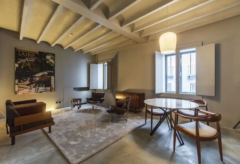 Quarto superior, Raw Culture Art & Lofts Bairro Alto