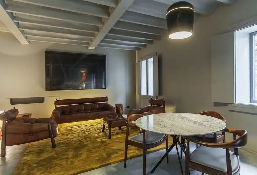 Quarto superior, Raw Culture Art & Lofts Bairro Alto