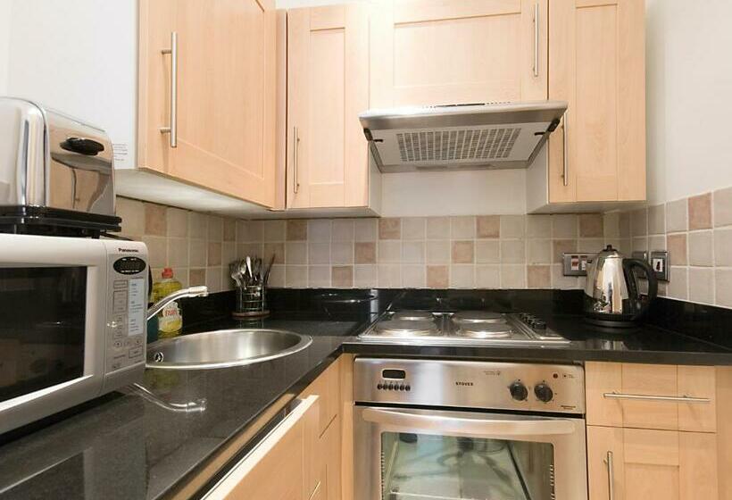 חדר סטודיו סטנדרד, 17 Hertford Street