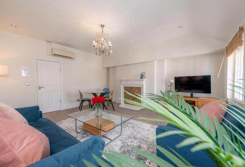 דירת חדר, 17 Hertford Street