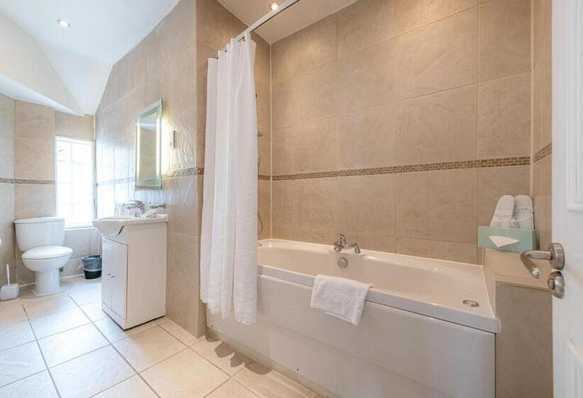 דירת חדר, 17 Hertford Street