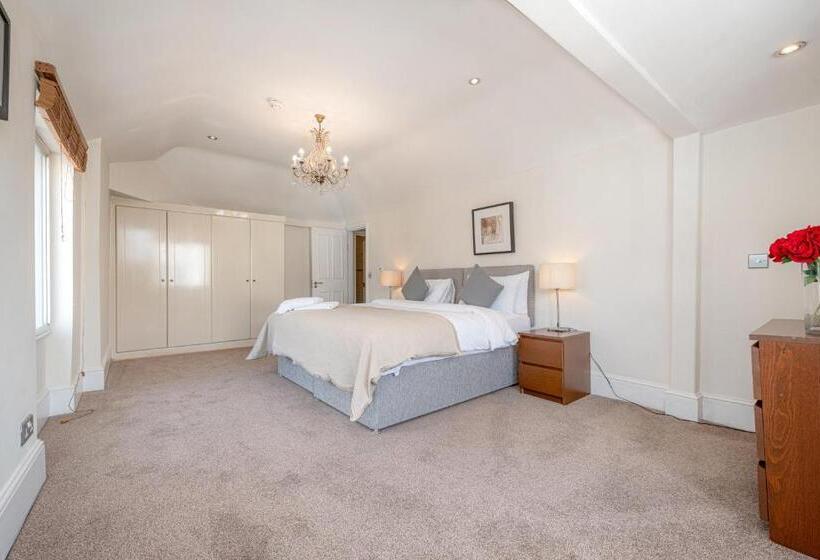 דירת חדר, 17 Hertford Street