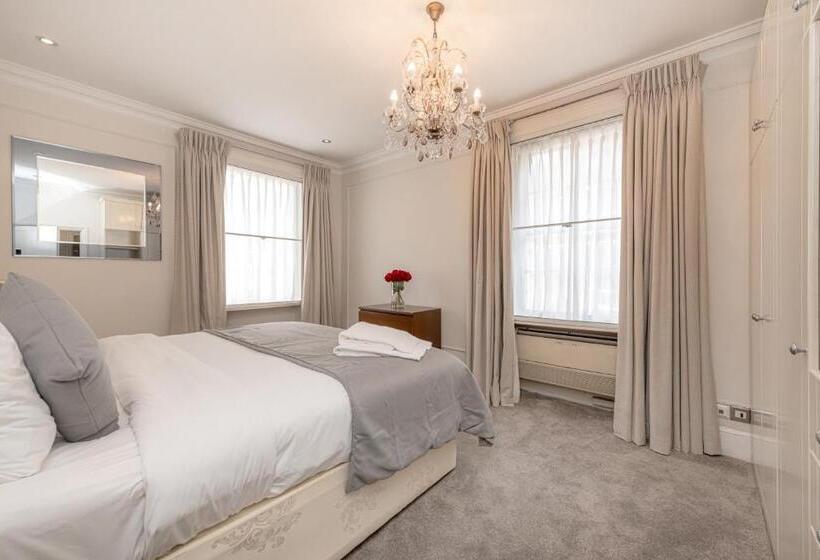 דירת חדר, 17 Hertford Street