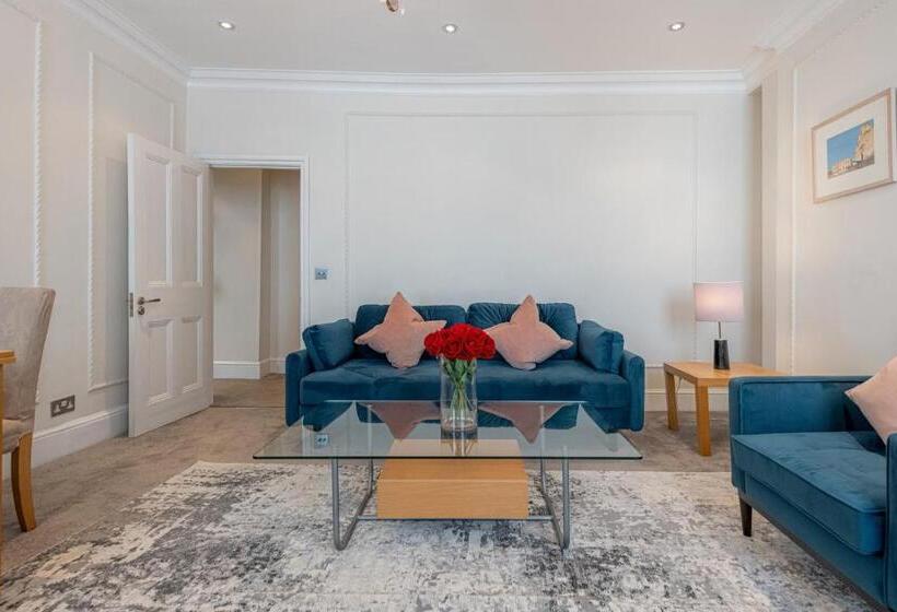 דירת חדר, 17 Hertford Street