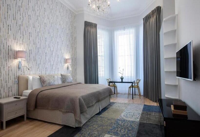 סטודיו דלוקס, 17 Hertford Street