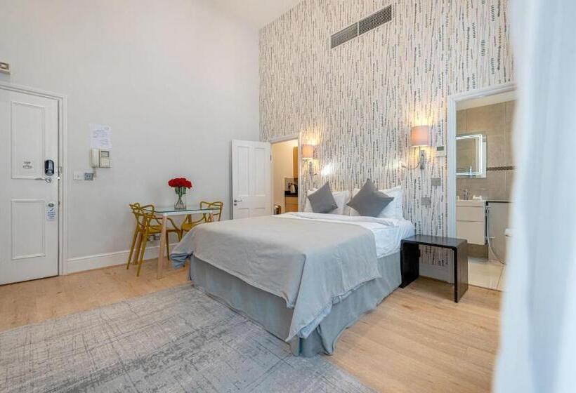 סטודיו דלוקס, 17 Hertford Street