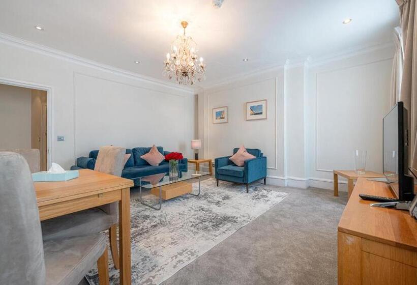 דירת חדר, 17 Hertford Street