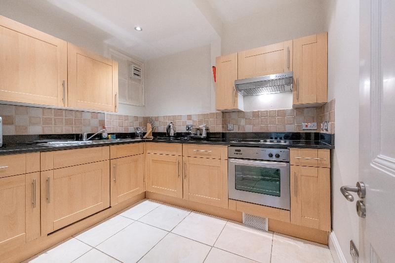 דירת חדר, 17 Hertford Street