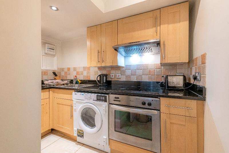 דירת חדר, 17 Hertford Street