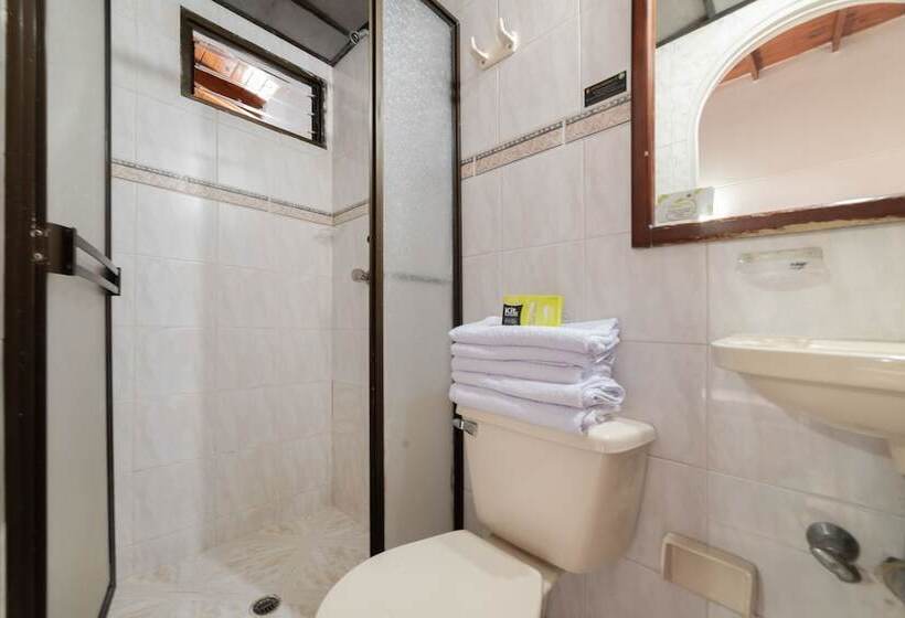 غرفة قياسية ثلاثية, Ayenda 1234 Imperio 70