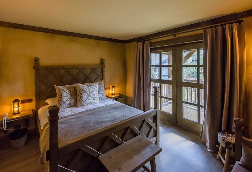 חדר משפחתי, La Cite Suspendue