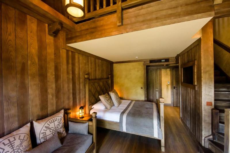 חדר משפחתי, La Cite Suspendue