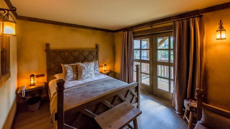 חדר משפחתי, La Cite Suspendue