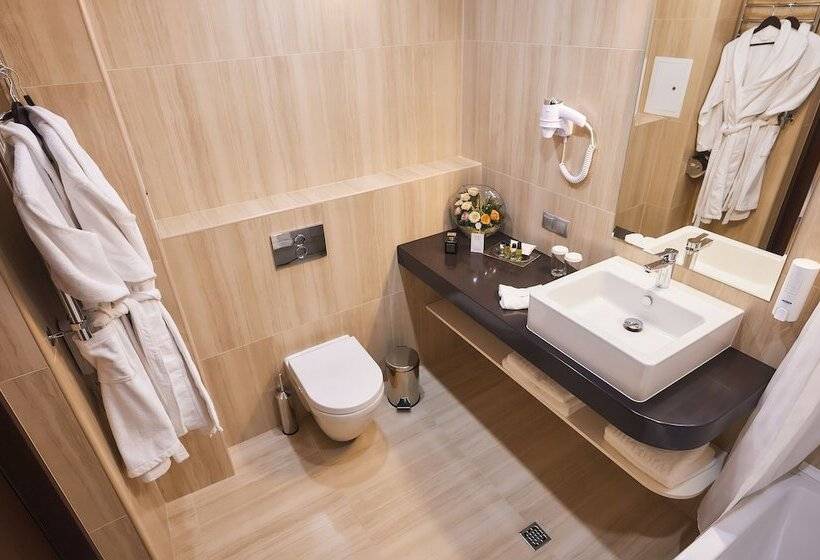 Полулюкс, Diplomat