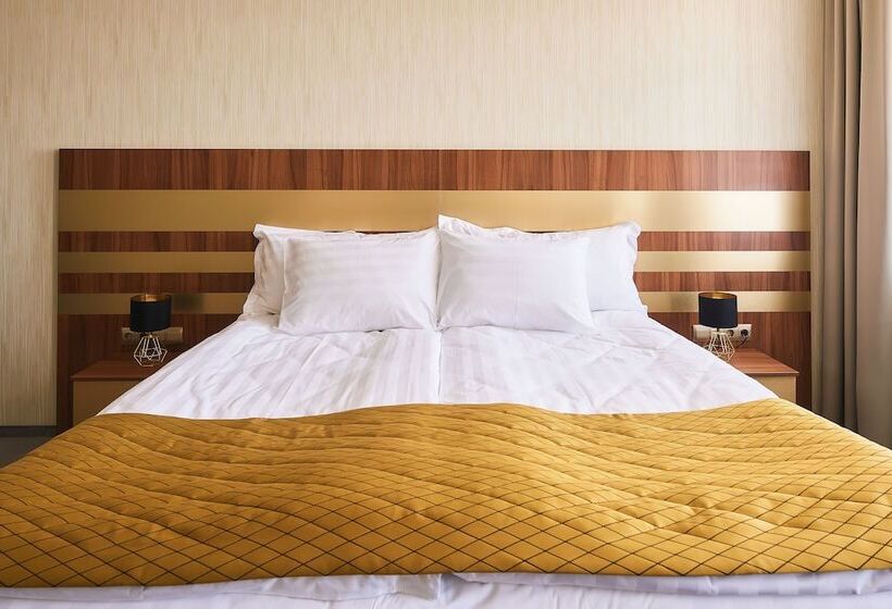 Полулюкс, Diplomat