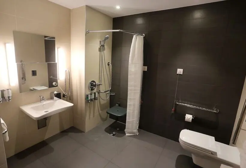 اتاق خانوادگی تودرتو, Hampton By Hilton Gdansk Old Town