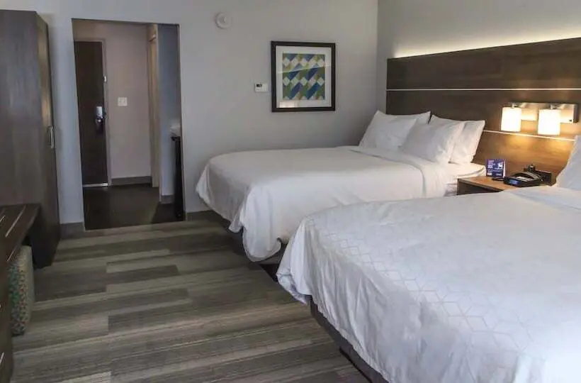 スイート, Holiday Inn Express & Suites Nashville North Springfield, An Ihg