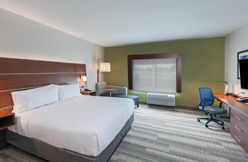 适合残疾人使用的标准间, Holiday Inn Express & Suites Tulsa South   Woodland Hills, An Ihg