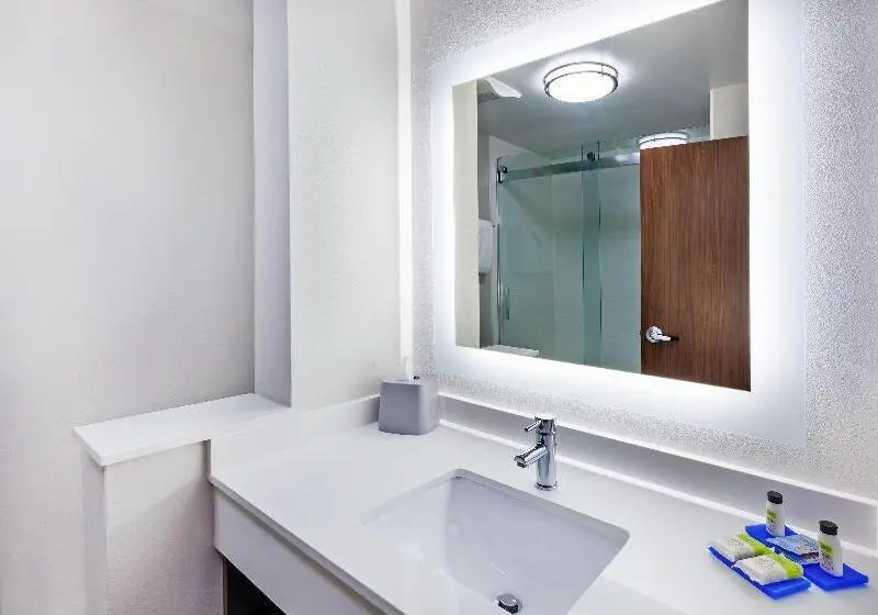 キングサイズベッドのスイートルーム, Holiday Inn Express & Suites Tulsa South   Woodland Hills, An Ihg