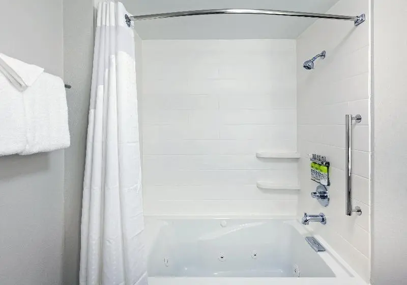 キングサイズベッドのスイートルーム, Holiday Inn Express & Suites Tulsa South   Woodland Hills, An Ihg
