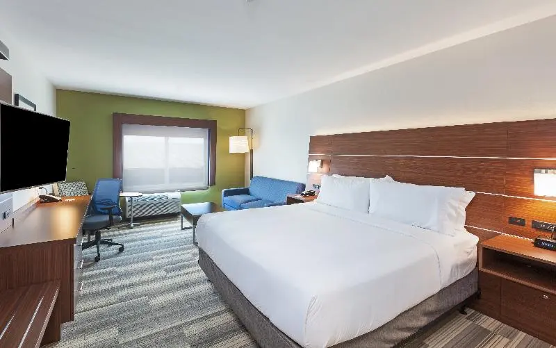 キングサイズベッドのスイートルーム, Holiday Inn Express & Suites Tulsa South   Woodland Hills, An Ihg