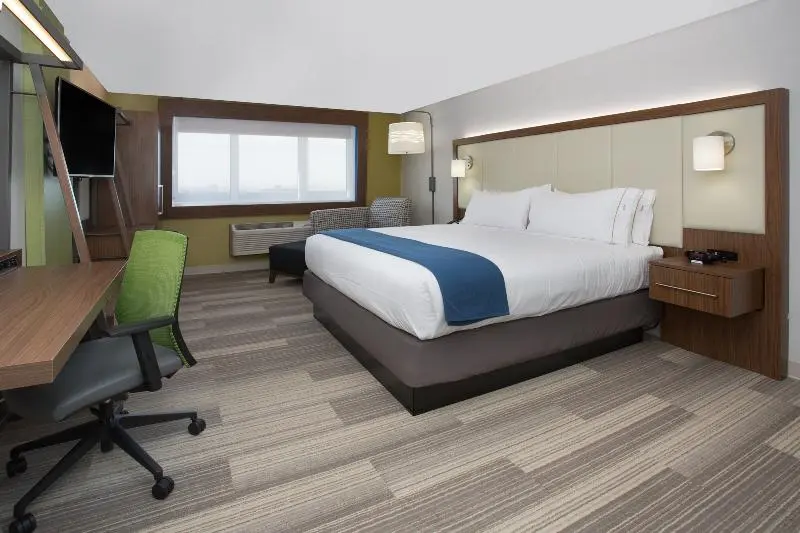 キングサイズベッドのスタンダードルーム, Holiday Inn Express & Suites Tulsa South   Woodland Hills, An Ihg