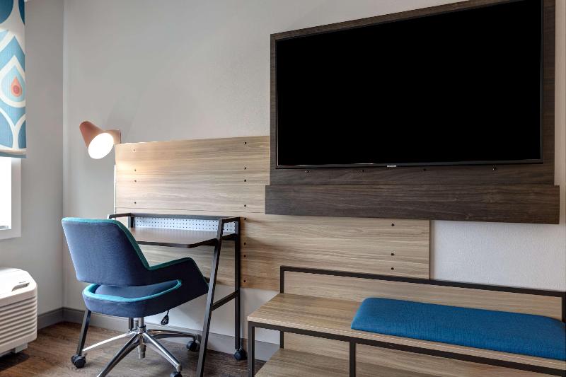 חדר סטנדרט, Holiday Inn Express & Suites Tulsa South   Woodland Hills, An Ihg