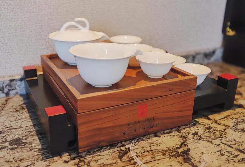 Standard Room King Size Bed, Hualuxe Wuhu, An Ihg