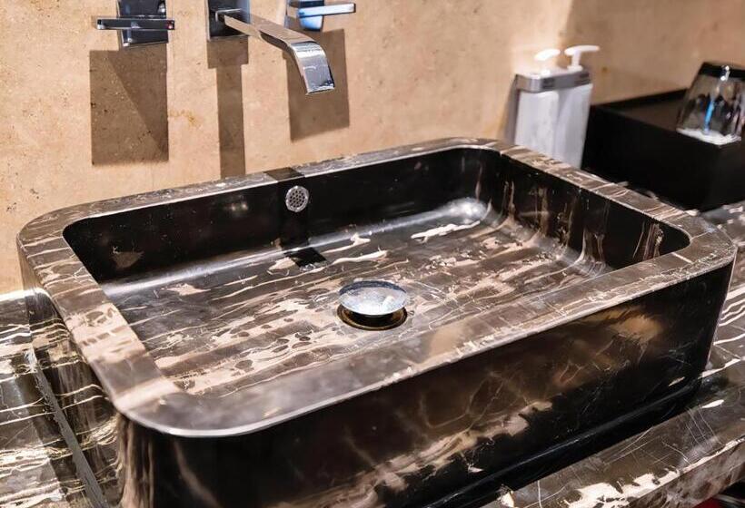 Standard Room King Size Bed, Hualuxe Wuhu, An Ihg