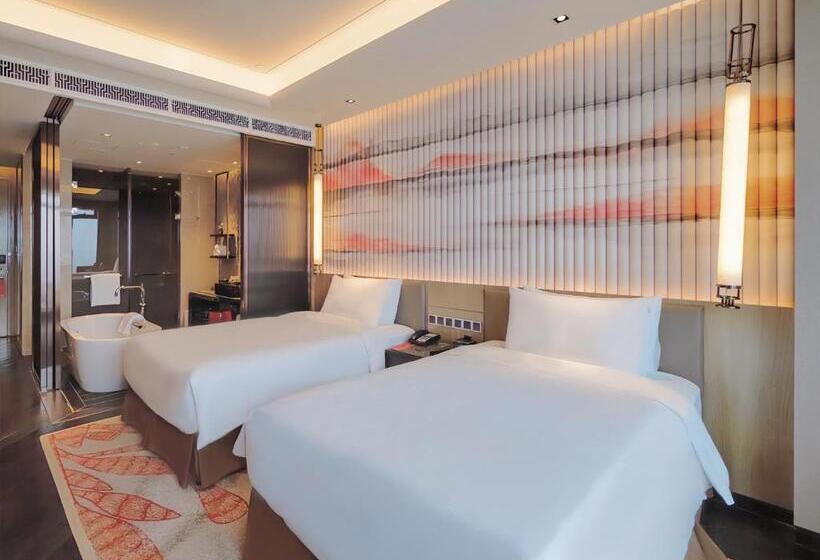 اتاق استاندارد با چشم‌انداز رودخانه, Hualuxe Wuhu, An Ihg