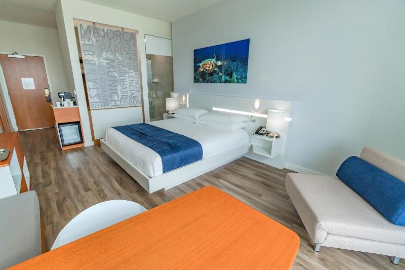 스탠다드 룸 킹사이즈 침대, Maritime Fort Lauderdale Cruise Port