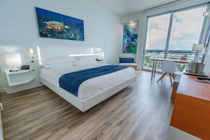 스탠다드 룸 킹사이즈 침대, Maritime Fort Lauderdale Cruise Port