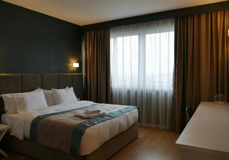 חדר סטנדרט, Tirona