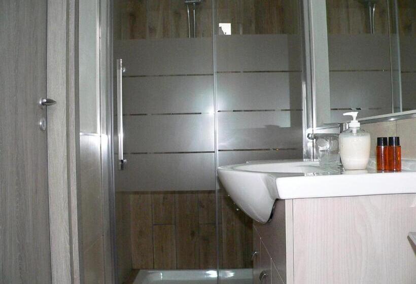 اتاق راحتی سه تخته, B&b Pierilu