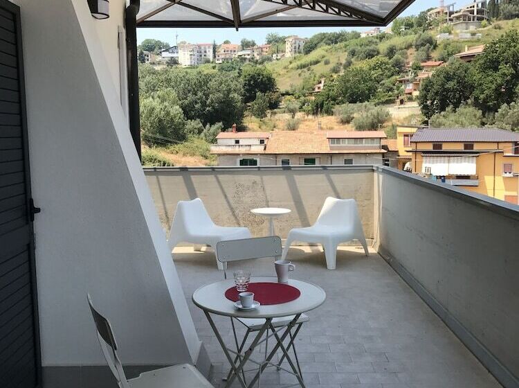 اتاق استاندارد با چشمانداز, Civico 27