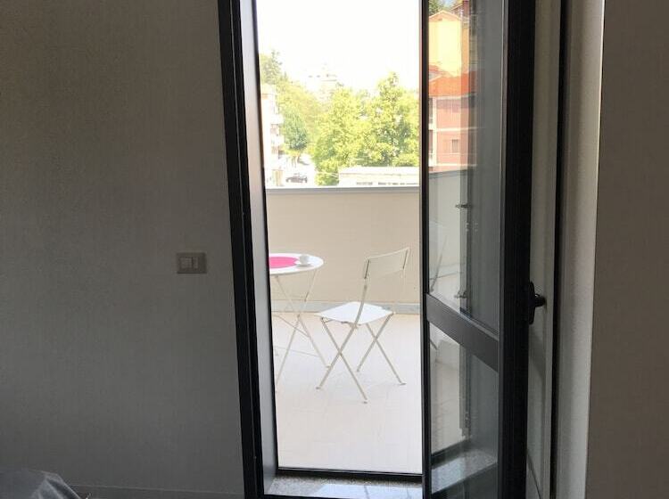 اتاق استاندارد با چشمانداز, Civico 27