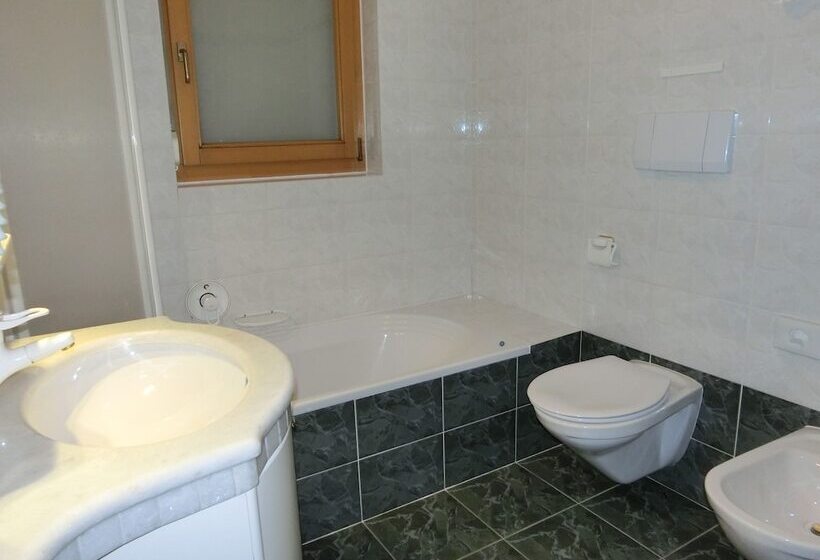 חדר קלאסי, Garni Criss