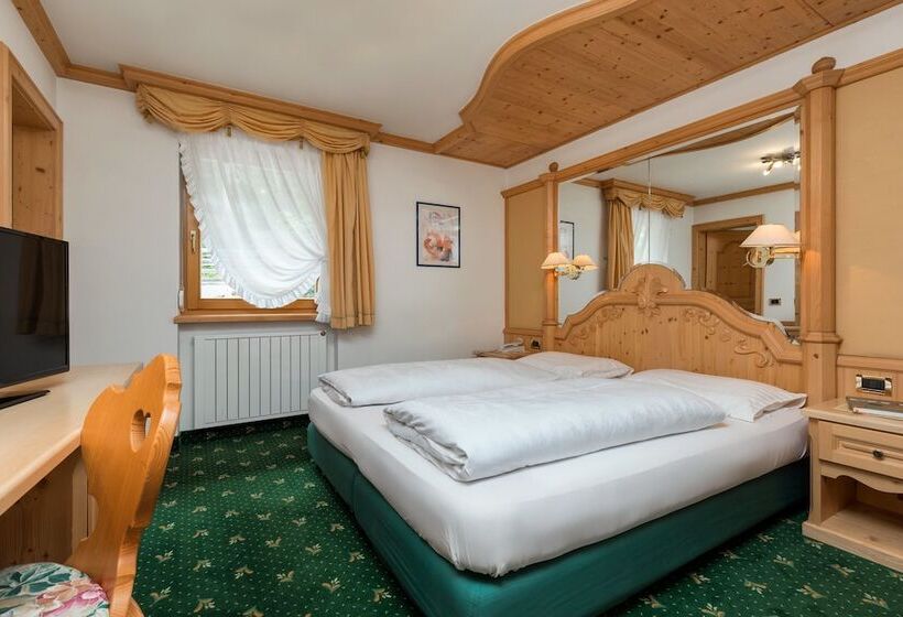 Классический Номер, Garni Criss